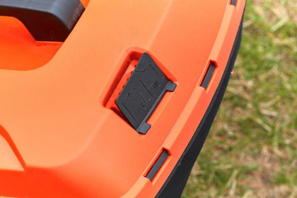 Black & Decker Juodas & Decker Vejapjovė Juodas & Decker BCMW3318L2-QW; 18 V; 2x2,5 Ah akum.+ pakrovėjas