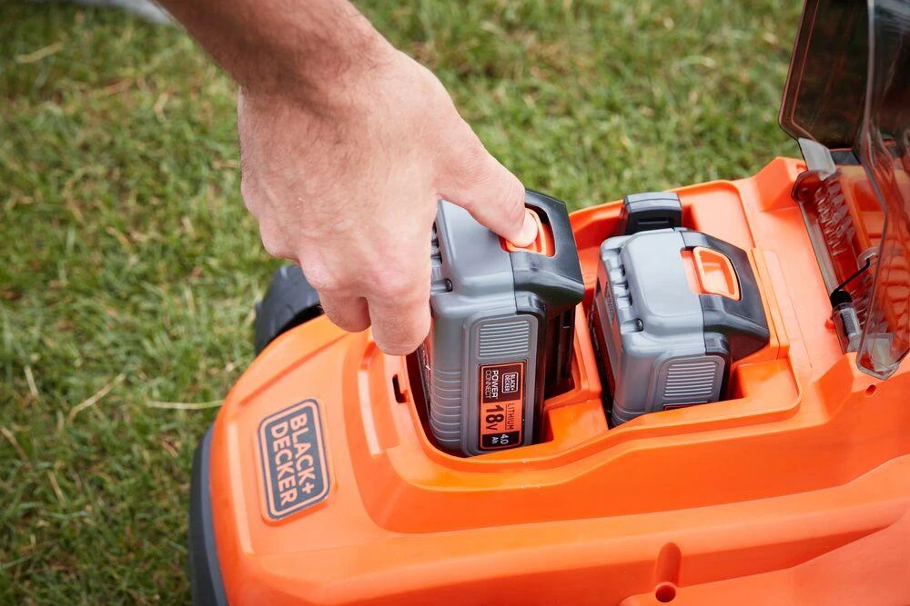 Black & Decker Juodas & Decker Vejapjovė Juodas & Decker BCMW3318L2-QW; 18 V; 2x2,5 Ah akum.+ pakrovėjas