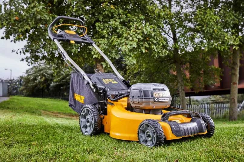 Akumuliatorinė vejapjovė DeWalt DCMW564P2; 2x18 V; 2x5,0 Ah akum.