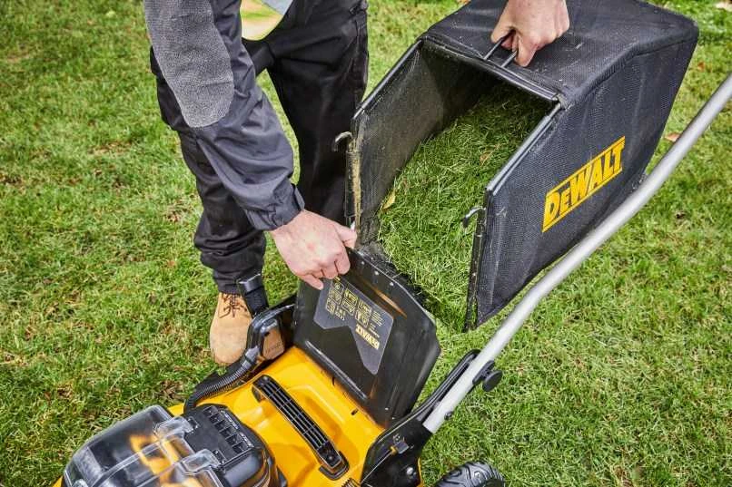 Akumuliatorinė vejapjovė DeWalt DCMW564P2; 2x18 V; 2x5,0 Ah akum.