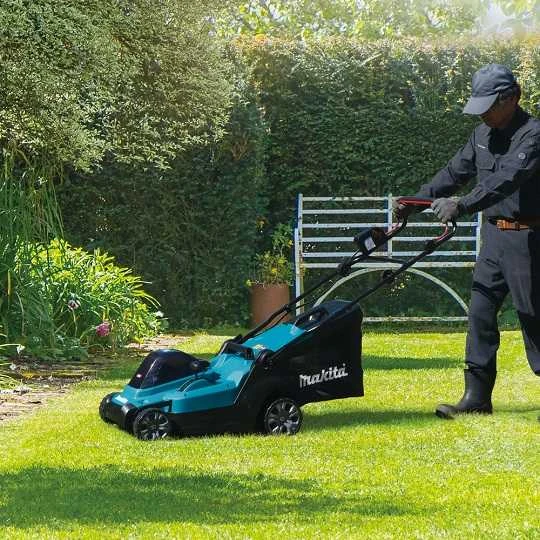 Makita LM003GM103 akumuliatorinė vejapjovė 40Vmax, XGT, 38cm, 1X4,0Ah ličio jonų akumuliatorius DC40RC, 3 viename (pjovimas / surinkimas / mulčiavimas), plastikinis korpusas