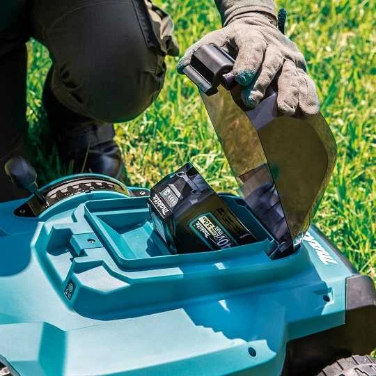 Makita LM004GM103 akumuliatorinė vejapjovė 40Vmax, XGT, 43cm, 1X4,0Ah ličio jonų akumuliatorius DC40RC, 3 viename (pjovimas / surinkimas / mulčiavimas), plastikinis korpusas