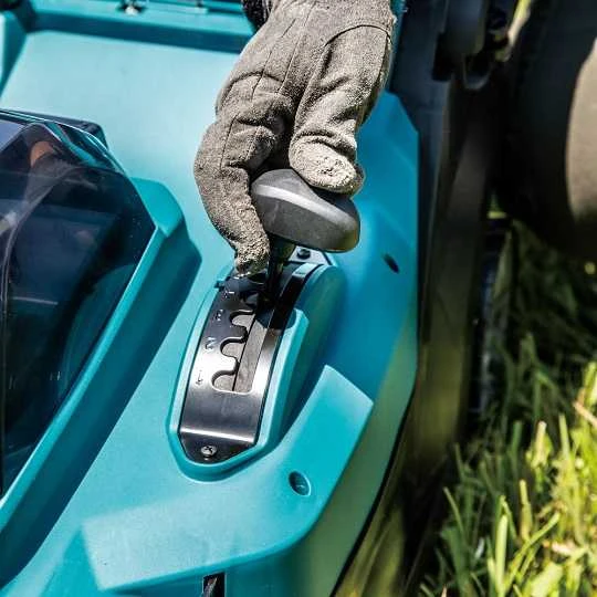 Makita LM004GM103 akumuliatorinė vejapjovė 40Vmax, XGT, 43cm, 1X4,0Ah ličio jonų akumuliatorius DC40RC, 3 viename (pjovimas / surinkimas / mulčiavimas), plastikinis korpusas