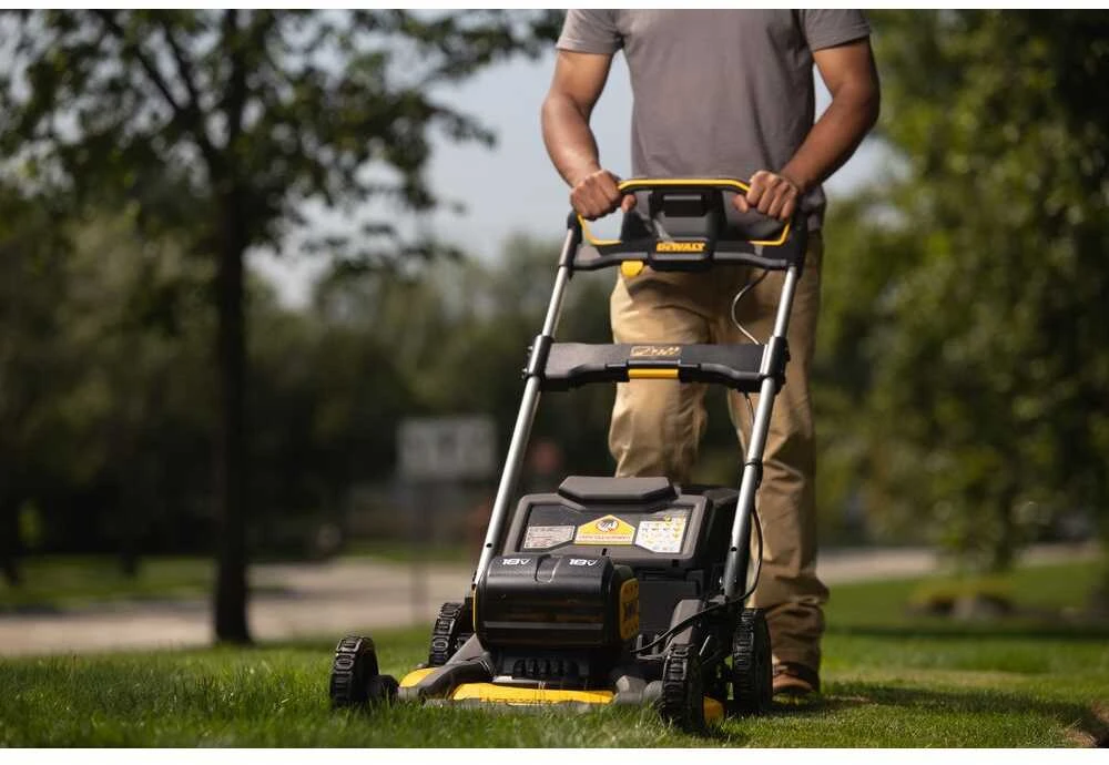 Akumuliatorinė vejapjovė DeWalt DCMWP134W2; 2x18 V; 2x8,0 Ah akum.