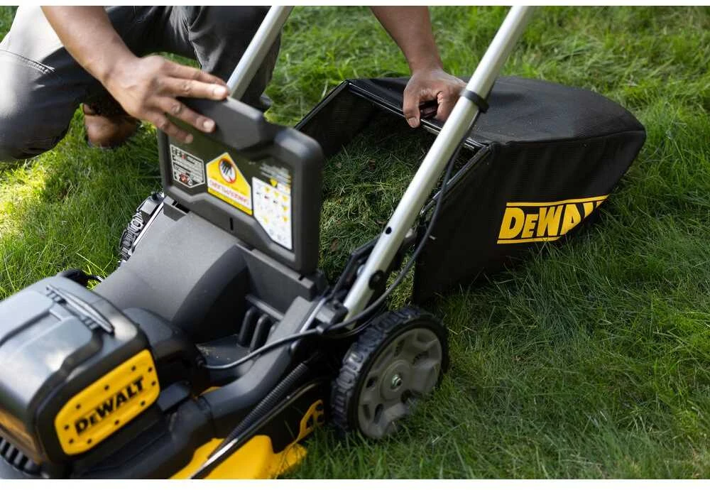 DEWALT stumiama akumuliatorinė vejapjovėDCMWP134N,  2x18V, 53cm, be akumuliatoriaus ir kroviklio
