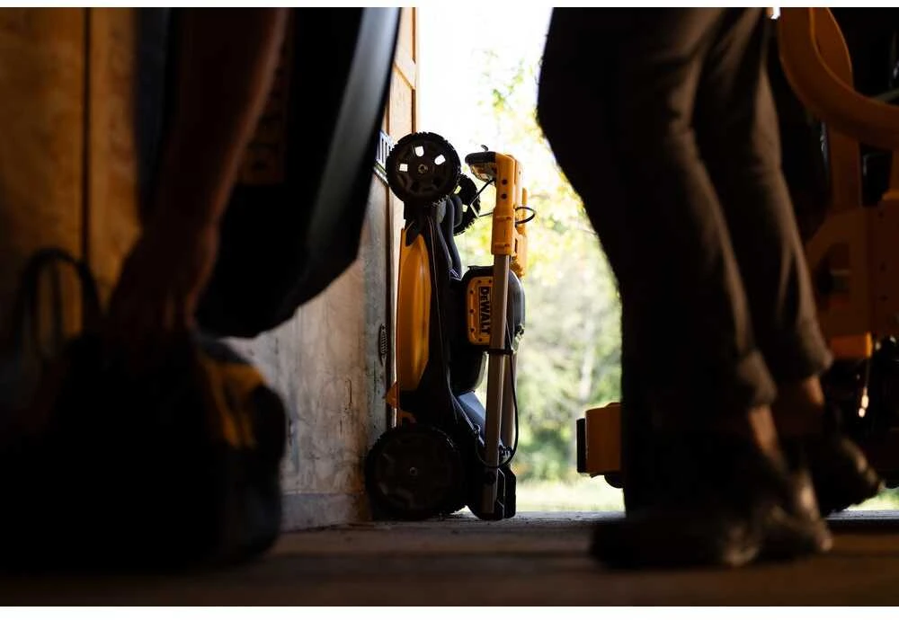 Vejapjovė Dewalt DCMWSP156W2-QW 2x18v XR Self-Propelled Lawn Mower - 2 x 8Ah