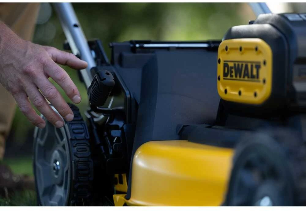 Vejapjovė Dewalt DCMWSP156W2-QW 2x18v XR Self-Propelled Lawn Mower - 2 x 8Ah