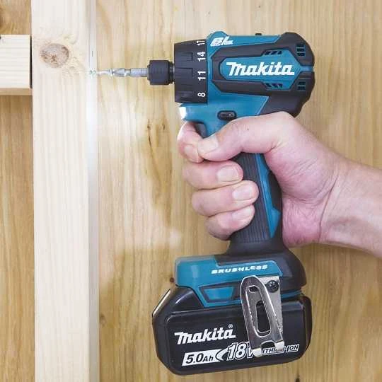MAKITA GRĄŽAS / ATSUKTUKAS 18V 1/4 "2 x 3,0Ah LI-ION BRUSHLES DDF083RF
