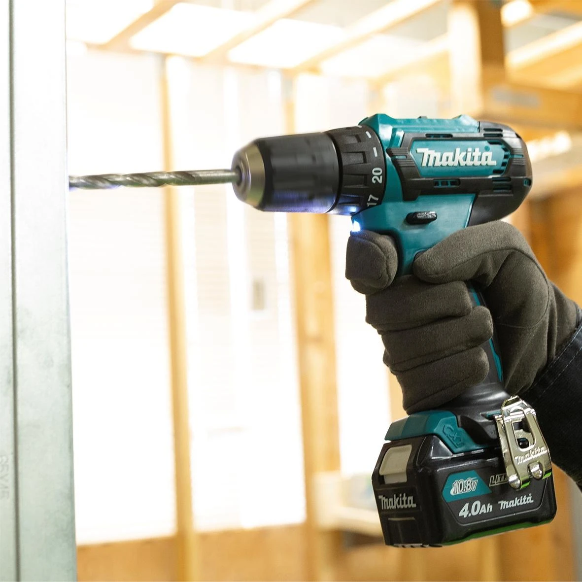 Makita akumuliatorinis suktuvaas - gręžtuvas DF333DSAE 12V 2x2.0Ah