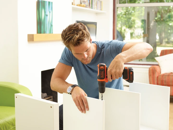 Black & Decker Juodas & Decker Akumuliatorinis suktuvas-gręžtuvas Juodas & Decker BDCDD186B-QW; 18 V; 2x1,5 Ah akum.