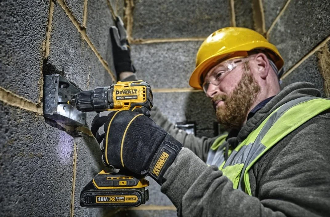 Dewalt Akumuliatorinis suktuvas - gręžtuvas DCD708S2T-QW 18 V; 2X1,5AH