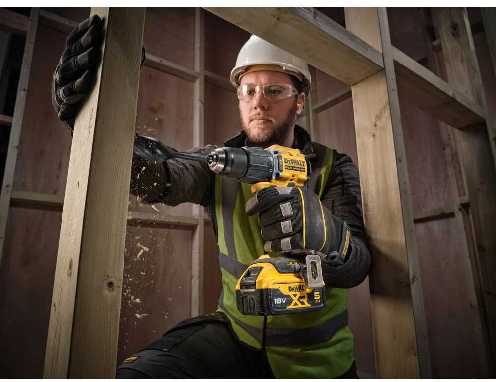 DEWALT suktuvas UDAROWA 18V DCD799N 74Nm BL