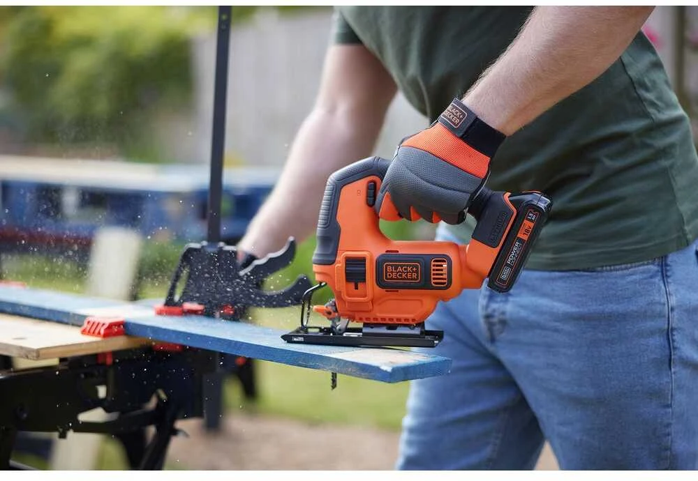 Black & Decker akumuliatorinis siaurapjūklis BDCJS18N be akumuliatoriaus ir kroviklio