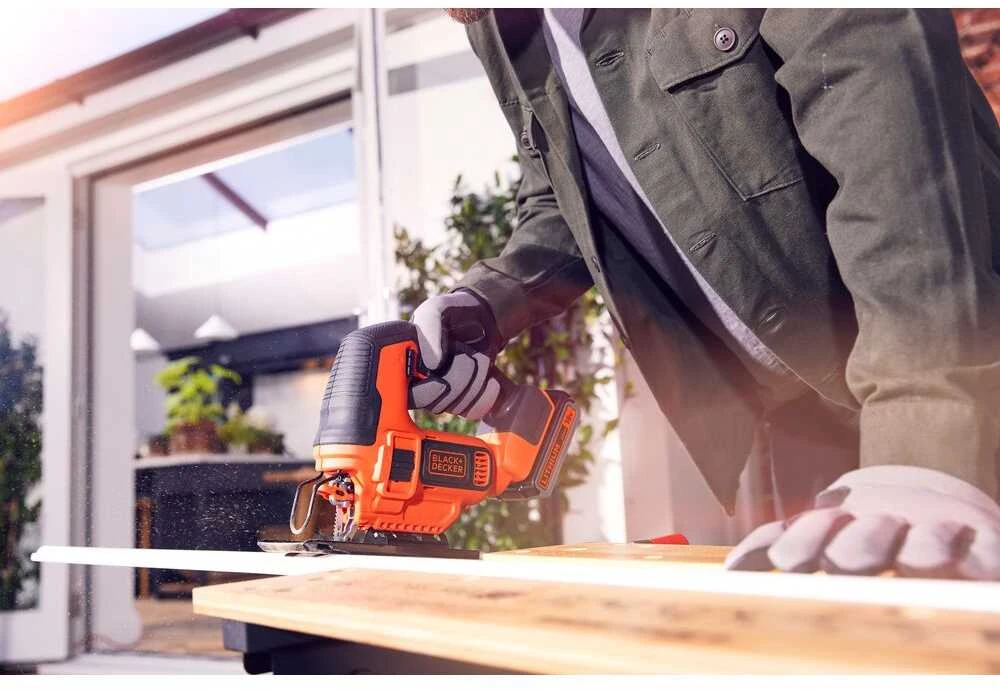 Black & Decker akumuliatorinis siaurapjūklis BDCJS18N be akumuliatoriaus ir kroviklio