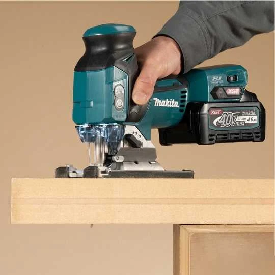 Makita JV001GZ Akumuliatorinis siaurapjūklis XGT 40V, bešepetėlinis variklis, 800-3500min¹, 26mm, "Z" versija - komplektuojamas be akumuliatoriaus ir kroviklio