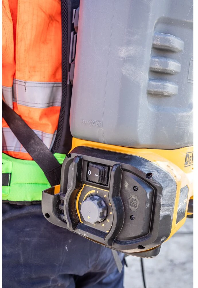 DEWALT OPRYSKIWACZ 18V DCCS1100N DO CHEMII PLECAKOWY