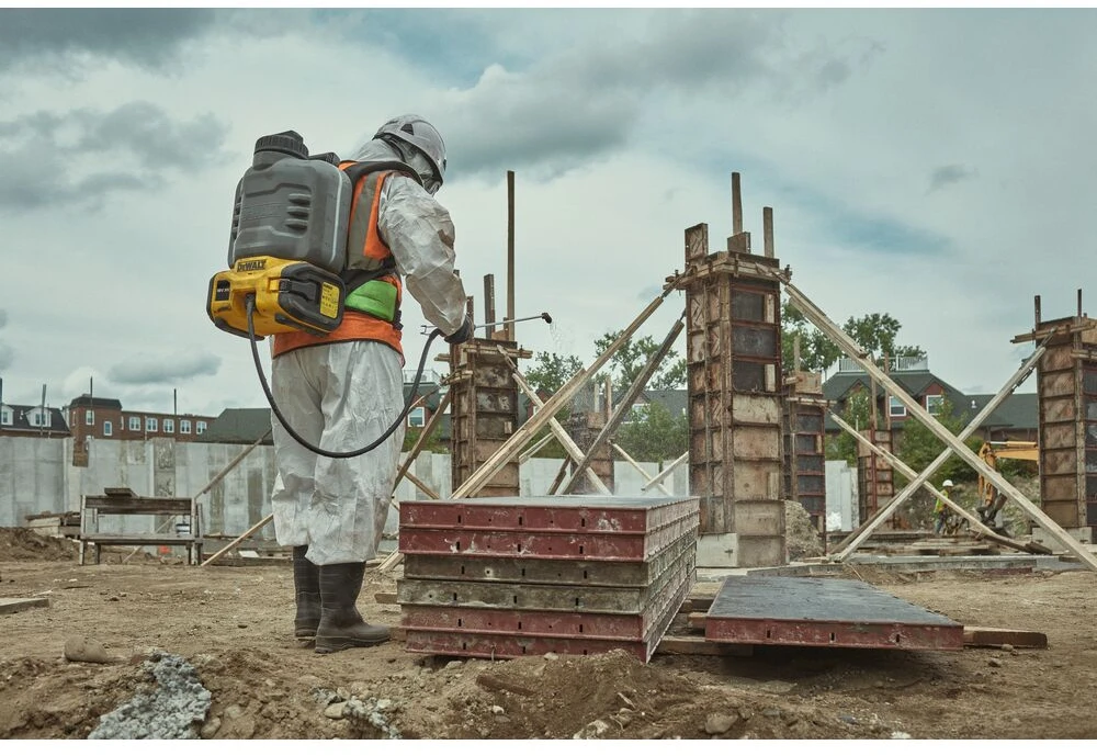 DEWALT OPRYSKIWACZ 18V DCCS1100N DO CHEMII PLECAKOWY