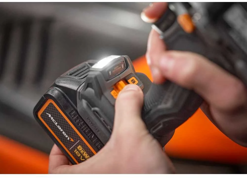 Dewalt 18V XR hammer drill-driver 2x4Ah McLaren