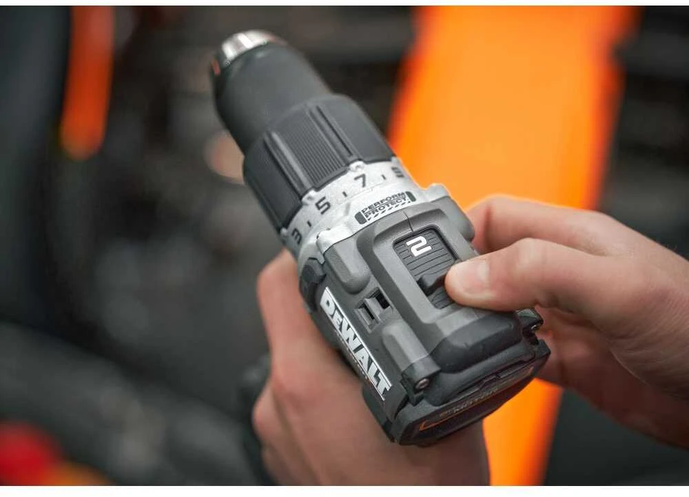 Dewalt 18V XR hammer drill-driver 2x4Ah McLaren