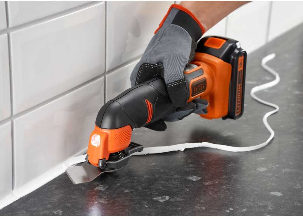 Black & Decker Juodas & Decker belaidis daugiafunkcis įrankis 18V Li-Ion 1x2.0Ah POWER CONNECT Juodas+DECKER [BDCOS18D1K-QW] + 20 priedų,