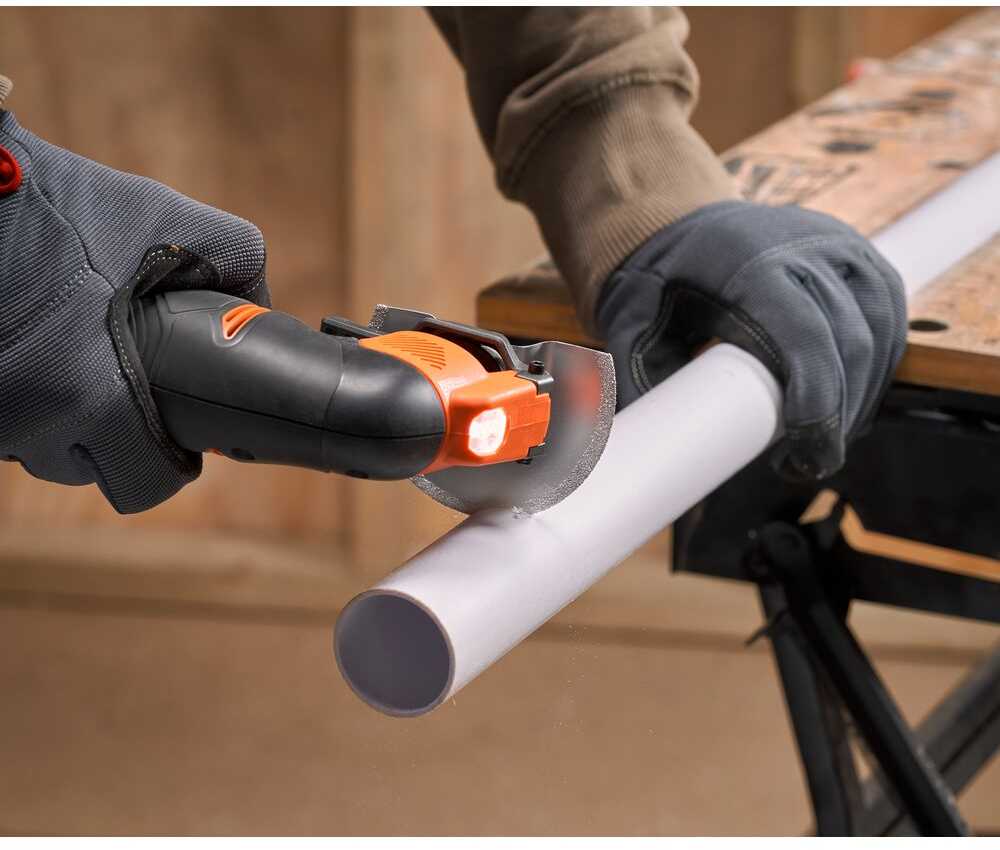 Black & Decker Juodas & Decker belaidis daugiafunkcis įrankis 18V Li-Ion 1x2.0Ah POWER CONNECT Juodas+DECKER [BDCOS18D1K-QW] + 20 priedų,