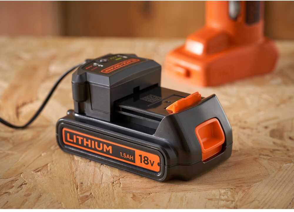 Black & Decker Juodas & Decker belaidis daugiafunkcis įrankis 18V Li-Ion 1x2.0Ah POWER CONNECT Juodas+DECKER [BDCOS18D1K-QW] + 20 priedų,