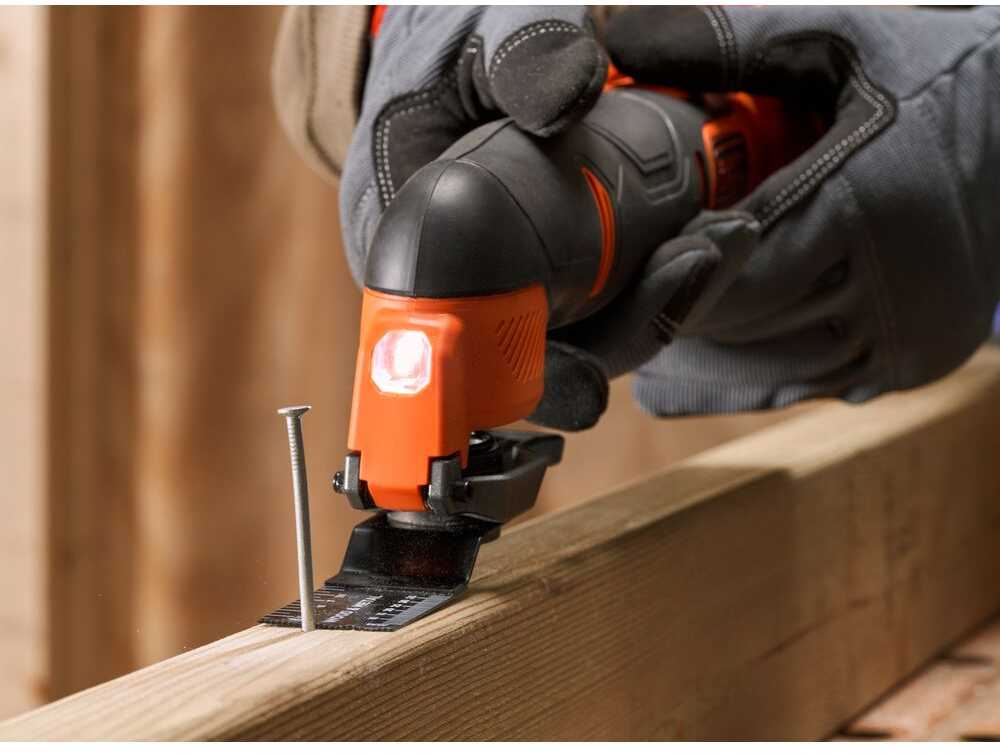 Black & Decker Juodas & Decker belaidis daugiafunkcis įrankis 18V Li-Ion 1x2.0Ah POWER CONNECT Juodas+DECKER [BDCOS18D1K-QW] + 20 priedų,