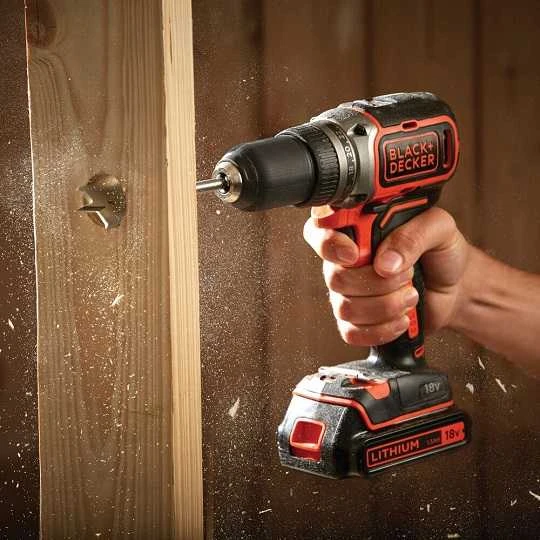 Black & Decker Juodas & Decker Suktuvas-gręžtuvas Juodas & Decker BL186K1B2-QW; 18 V; 2x2,0 Ah akum.