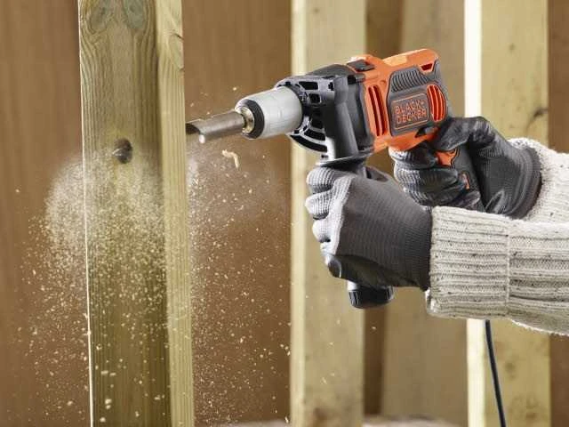 Black & Decker Juodas & Decker Gręžtuvas smūginis BEH850 / 850W + 32 priedai ir dėžė, Juodas & Decker