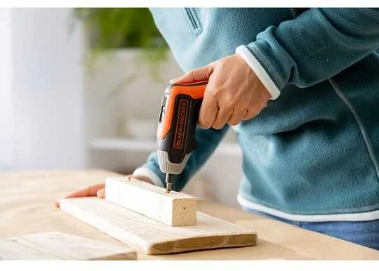 Black & Decker Juodas & Decker Suktuvas Juodas & Decker BCF611CK-QW; 3,6 V; 1x1,5 Ah akum.