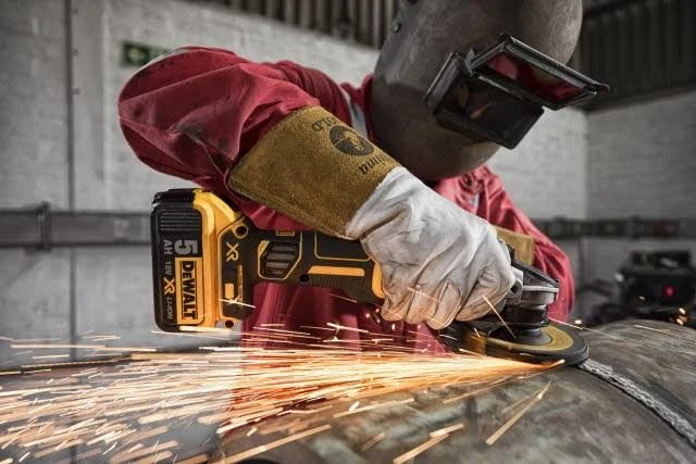 DeWALT kampinis šlifuoklis DCG405NT be akumuliatoriaus ir kroviklio, TSTAK lagaminas