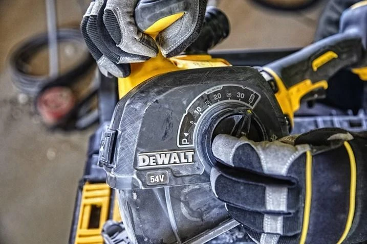 Akumuliatorinis kampinis šlifuoklis DeWalt DCG200T2-QW; 54 V; 2x6,0 Ah akum.
