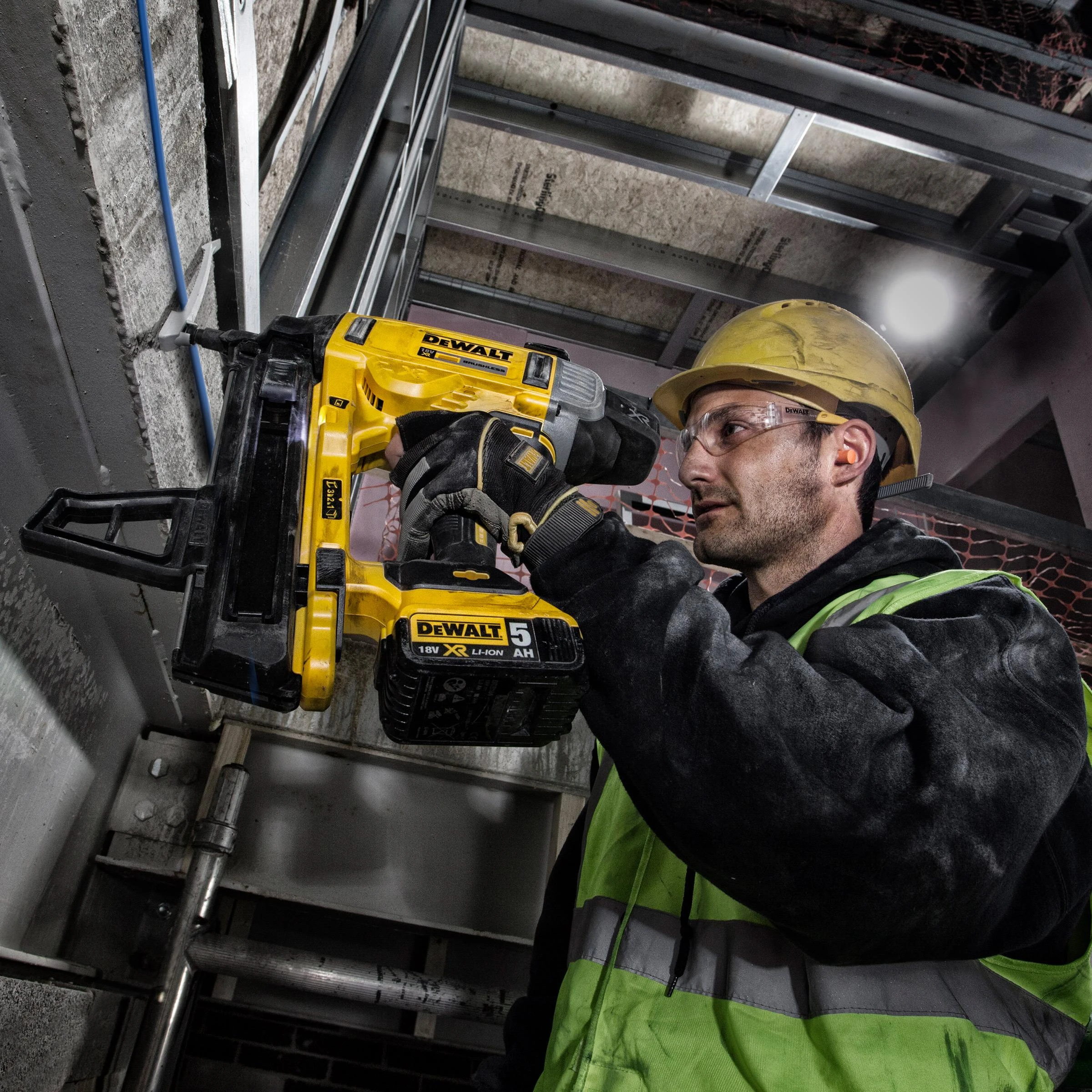 DEWALT akumuliatorinė viniakalė betonui DCN890P2 18V 13-57mm 2x5.0Ah