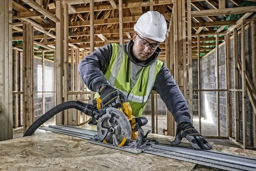 DEWALT diskinis pjūklas DCS572N 18V 184mm be akumuliatoriaus ir kroviklio