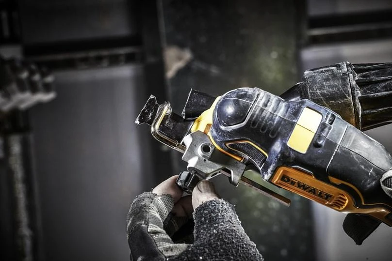 DeWalt daugiafunkcinis įrankis 18V Li-Ion 2x1,7Ah POWERSTACK, DeWalt [DCS356E1T-XJ] 32 priedai