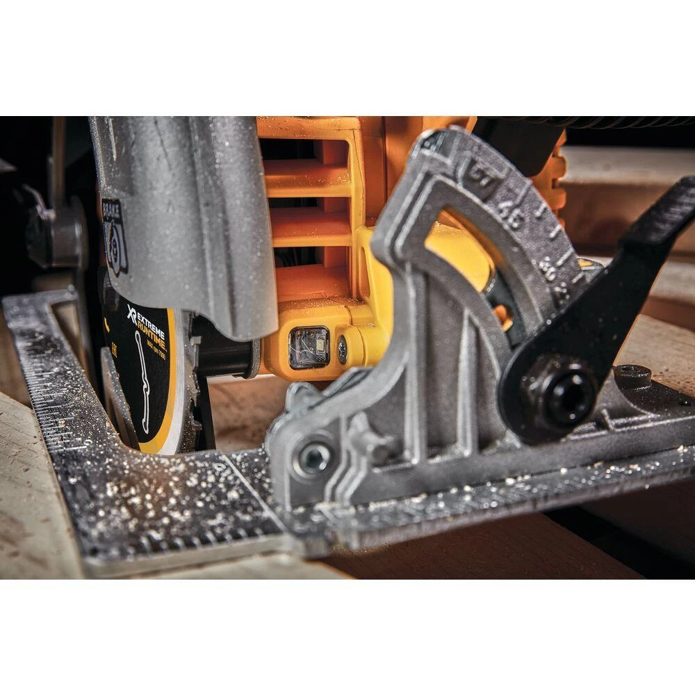 DeWalt akumuliatorinis diskinis pjūklas DCS573NT, 190mm, TSTAK lagaminas be akumuliatoriaus ir kroviklio