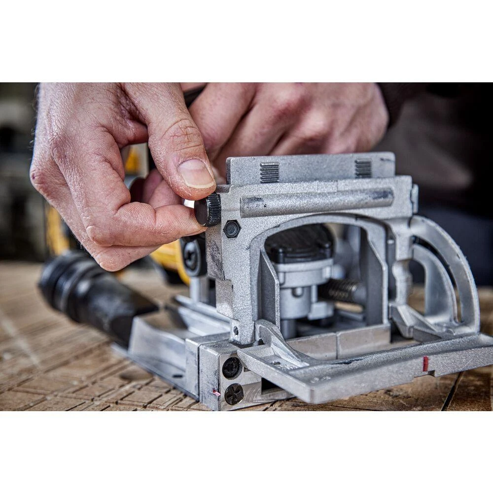 Dewalt griovelių freza DCW682N 18V be akumuliatoriaus ir kroviklio