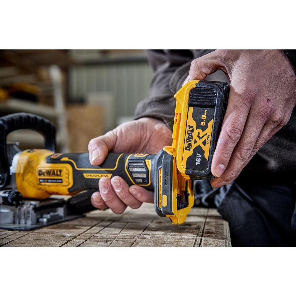 DeWalt akumuliatorinė griovelių freza DCW682NT 18V, TSTAK, be akumuliatoriaus ir kroviklio