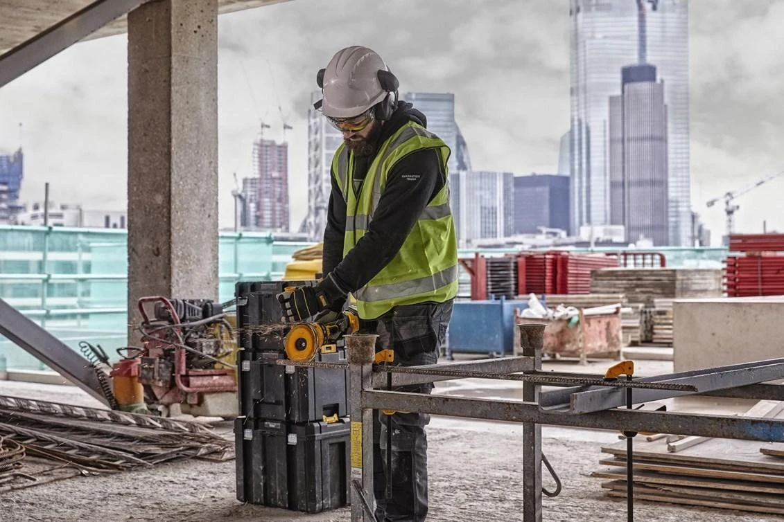 Kampinis šlifuoklis Dewalt DCG418X2-QW; 54 V; 2x9,0 Ah akum.
