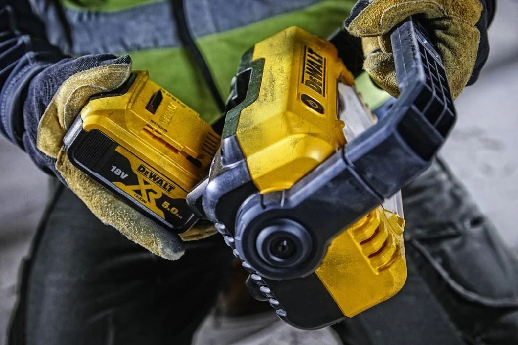 Akumuliatorinis prožektorius DeWalt DCL077-XJ; 12 V/18 V (be akumuliatoriaus ir pakrovėjo)
