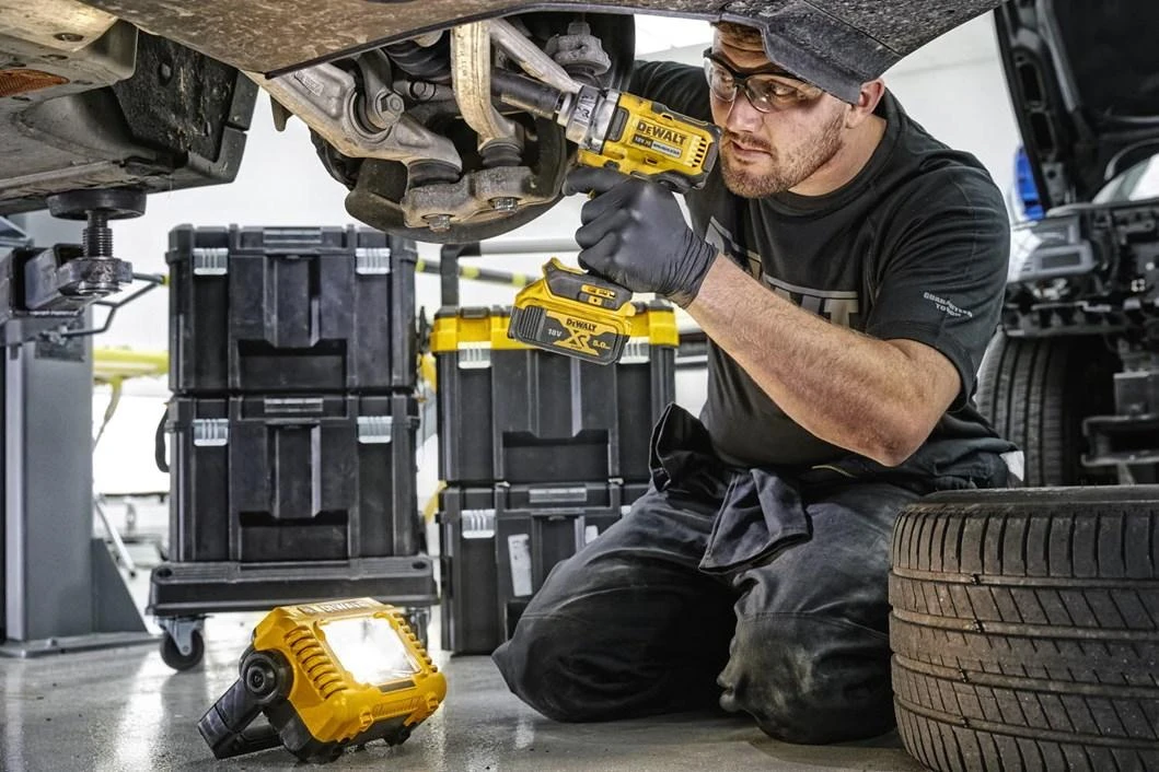Akumuliatorinis prožektorius DeWalt DCL077-XJ; 12 V/18 V (be akumuliatoriaus ir pakrovėjo)
