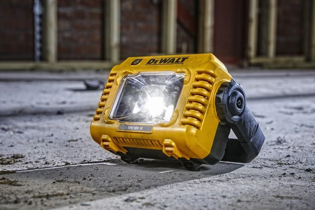 Akumuliatorinis prožektorius DeWalt DCL077-XJ; 12 V/18 V (be akumuliatoriaus ir pakrovėjo)