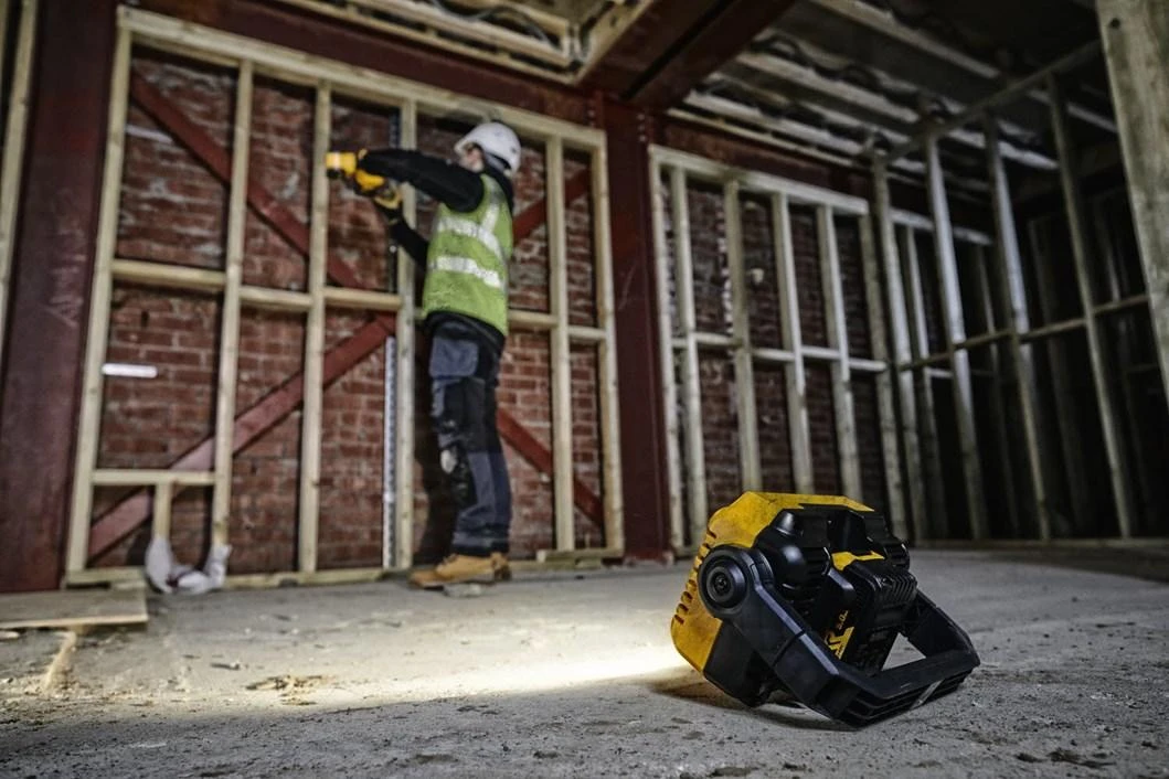 Akumuliatorinis prožektorius DeWalt DCL077-XJ; 12 V/18 V (be akumuliatoriaus ir pakrovėjo)