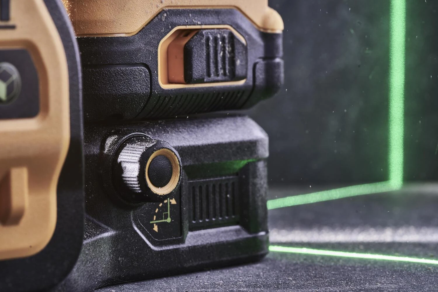 Dewalt kryžminių linijų lazeris DCE089D1G-QW, žalias