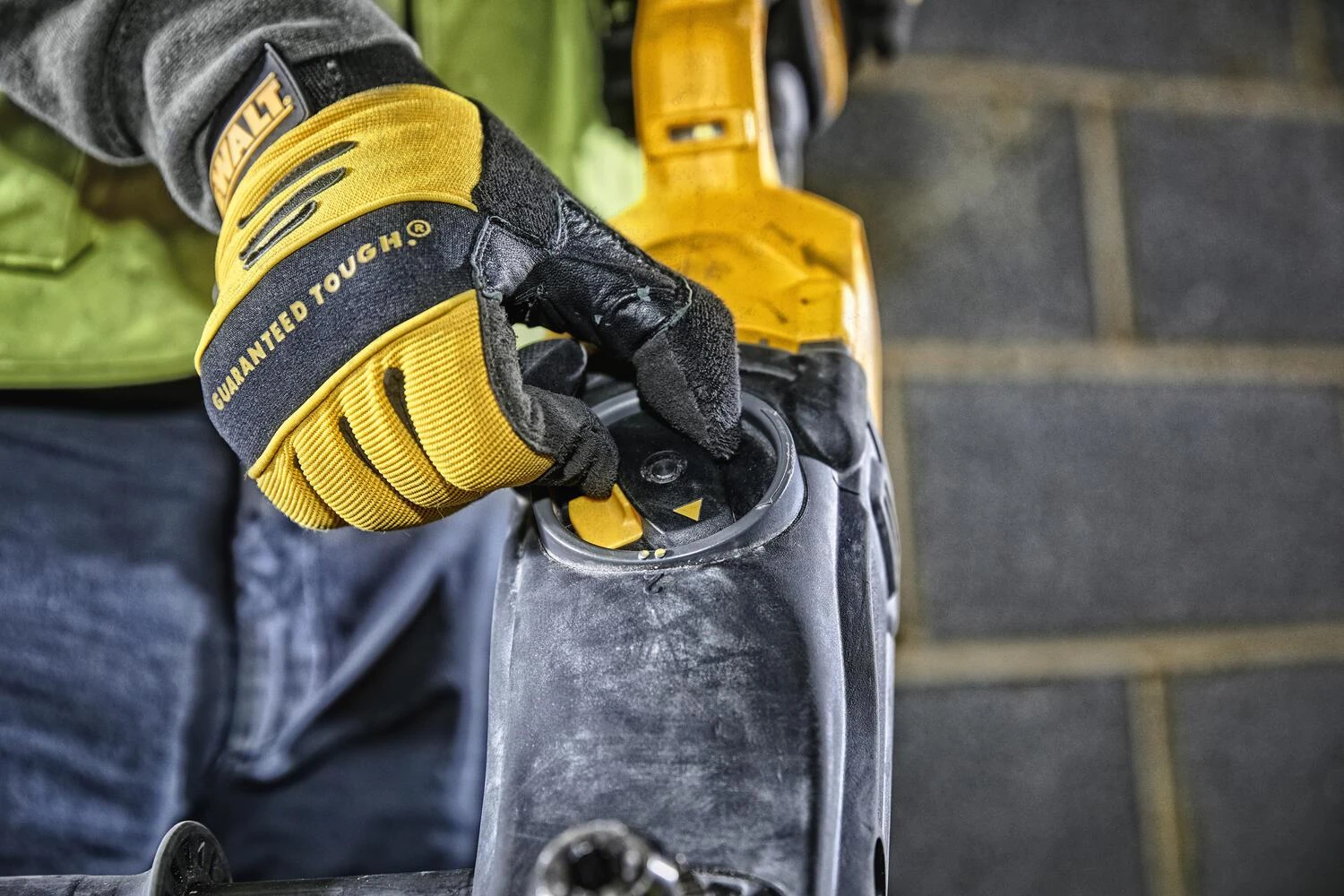 Kampinis gręžtuvas DeWalt DCD470N-XJ; 54 V (be akumuliatoriaus ir pakrovėjo)