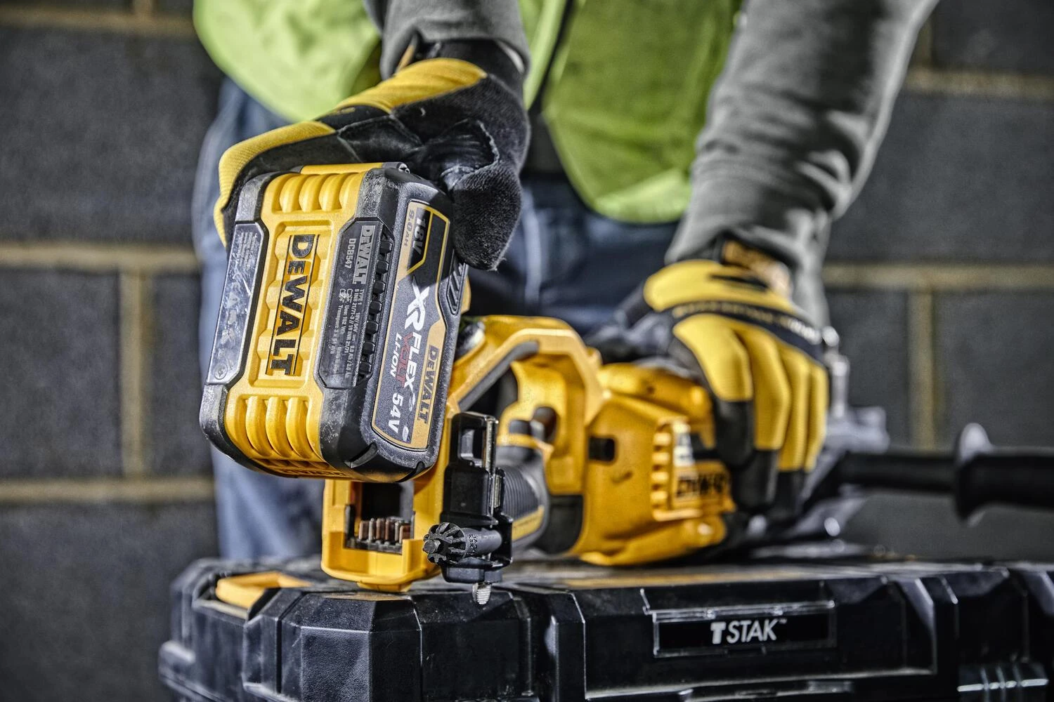 Kampinis gręžtuvas DeWalt DCD470N-XJ; 54 V (be akumuliatoriaus ir pakrovėjo)