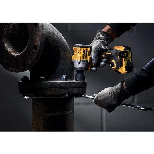 DeWALT smūginis veržliasukis DCF921D2T 18V 1/2", 406Nm, 2x2.0 Ah, TSTAK lagaminas