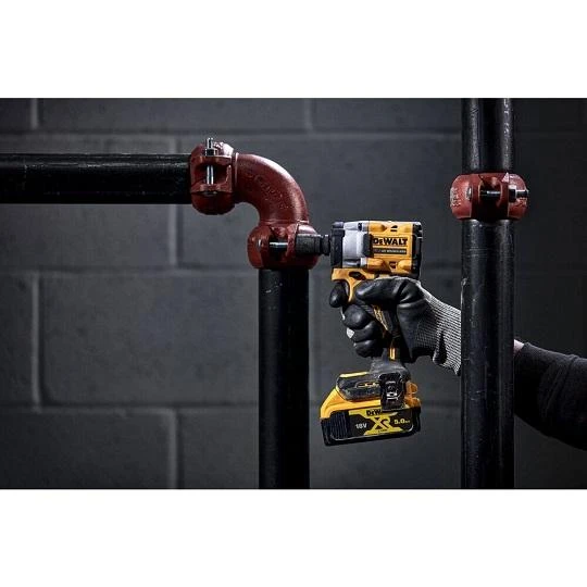Smūginis veržliasukis DeWalt DCF921P2T-QW; 18 V; 2x5,0 Ah akum.