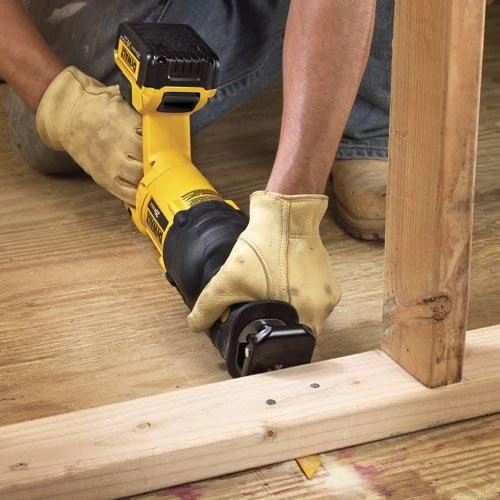 DeWalt akumuliatorinis tiesinis pjūklas DCS380N-XJ be akumuliatoriaus ir kroviklio