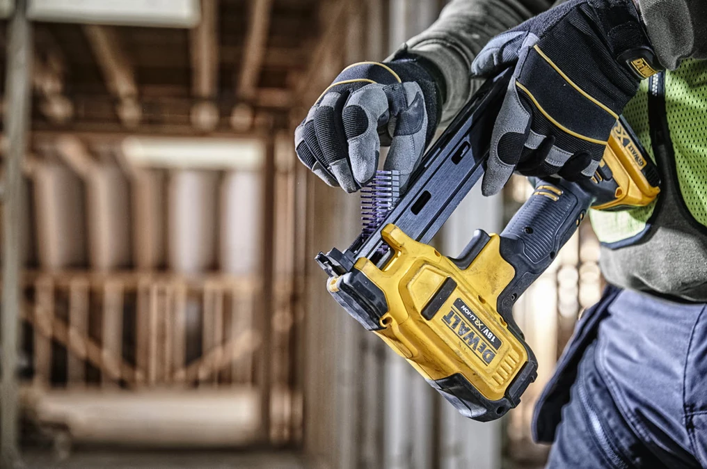 DEWALT STAPLER 18V 2x2,0Ah DCN701D2